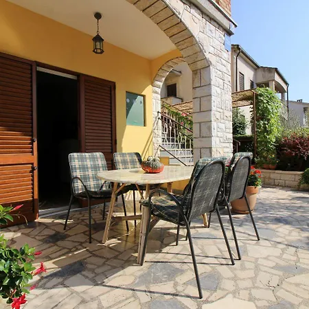 Апартаменты Hundefreundliches Nur 600 Meter Zum Mit Garten Und Grill Пореч