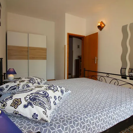 Hundefreundliches Nur 600 Meter Zum Mit Garten Und Grill Apartment Porec