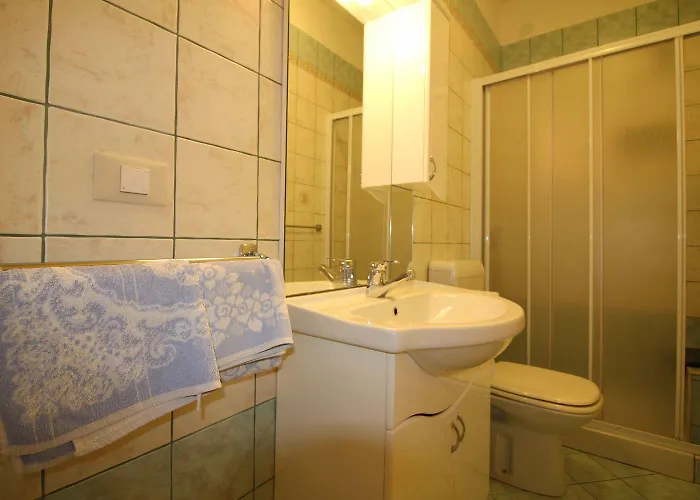 Hundefreundliches Nur 600 Meter Zum Mit Garten Und Grill Poreč